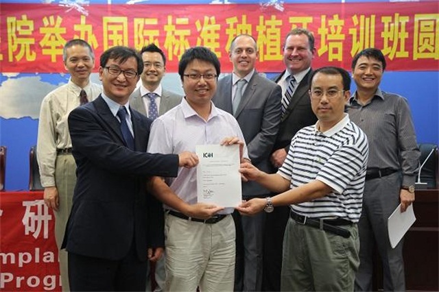 穗华口腔医院赖仁发教授喜获2018年“第四届羊城好医生”